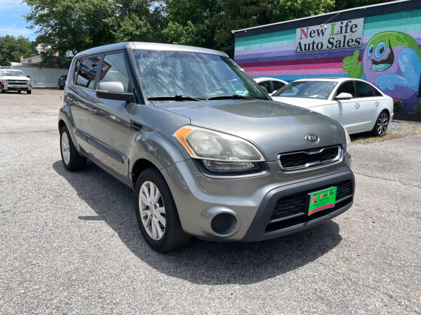 2012 SILVER KIA SOUL + (KNDJT2A62C7) with an 2.0L engine, 6-Speed Manual transmission, located at 5103 Dorchester Rd., Charleston, SC, 29418-5607, (843) 767-1122, 36.245171, -115.228050 - Certified One Owner with 6-SPeed Manual Transmission, CD/AUX/Sat/Bluetooth, Power Windows, Power Locks, Power Mirrors, Keyless Entry, Spacious Cargo, Alloy Wheels. Clean CarFax (no accidents reported!) Local Trade-in!! 146k miles Located at New Life Auto Sales! 2023 WINNER for Post & Courier's Cha - Photo#8